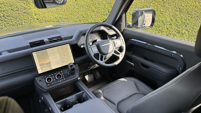 Land Rover Defender 3.0 D350 X-Dynamic HSE 90 3dr Auto Diesel Estate - Image 27